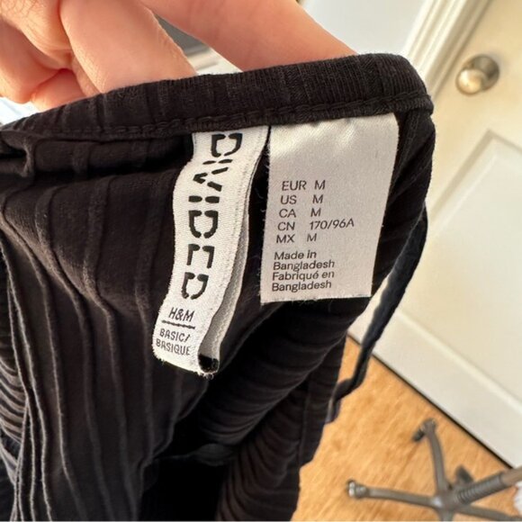 Divided Ribbed Tank Top - Picture 3 of 4